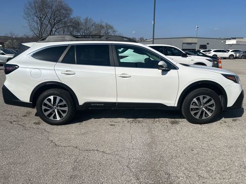 Used 2020 Subaru Outback Premium image 4