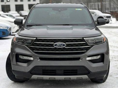 Used 2022 Ford Explorer XLT w/ Equipment Group 202A image 2