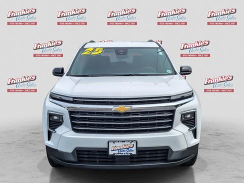 Used 2025 Chevrolet Traverse LT w/ LPO, Floor Liner Package FWD image 8