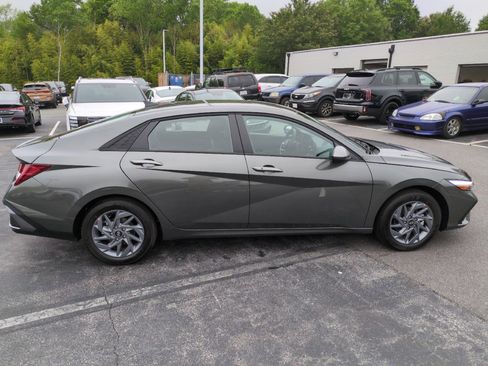 New 2026 Hyundai Elantra Hybrid FWD image 8