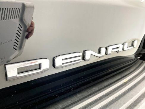 Used 2024 GMC Yukon Denali image 7