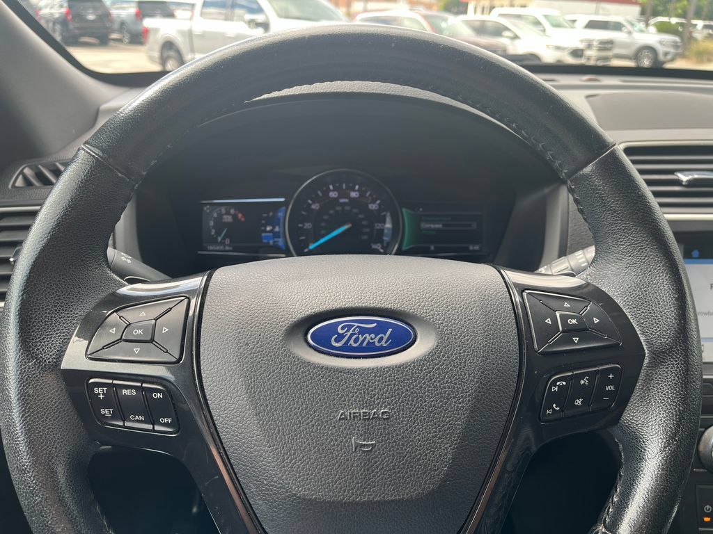 Used 2017 Ford Explorer XLT w/ Equipment Group 202A FWD image 14