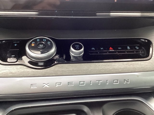 Used 2025 Ford Expedition Max Platinum AWD/4WD image 32