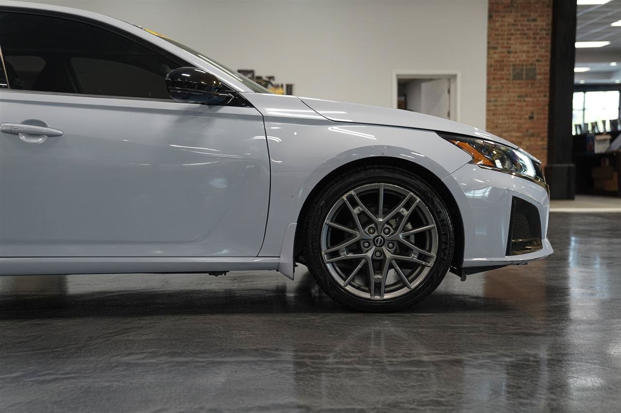Used 2024 Nissan Altima 2.0 SR FWD image 12