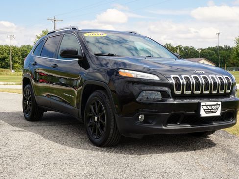 Used 2018 Jeep Cherokee Latitude Plus image 4