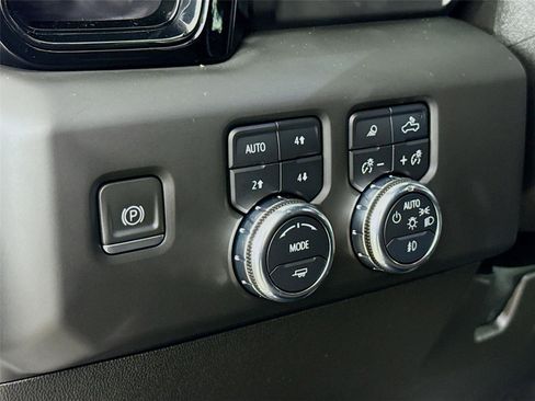 Used 2024 GMC Sierra 3500 AT4 w/ AT4 Premium Plus Package image 11