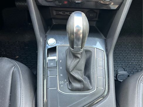 Used 2019 Volkswagen Tiguan SE w/ Panoramic Sunroof Package FWD image 17