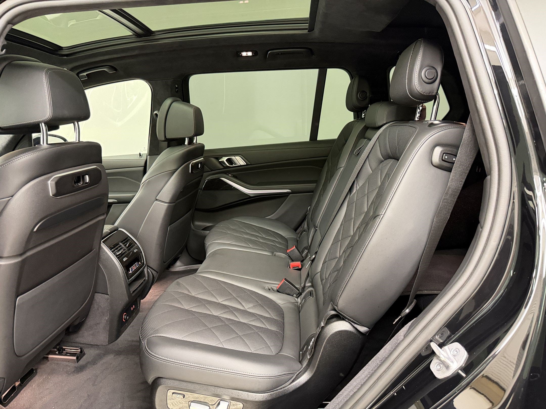 Certified 2024 BMW X7 xDrive40i w/ M Sport Package AWD/4WD image 24