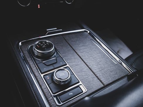 Used 2018 Ford Expedition Limited w/ Driver Assistance Package image 4