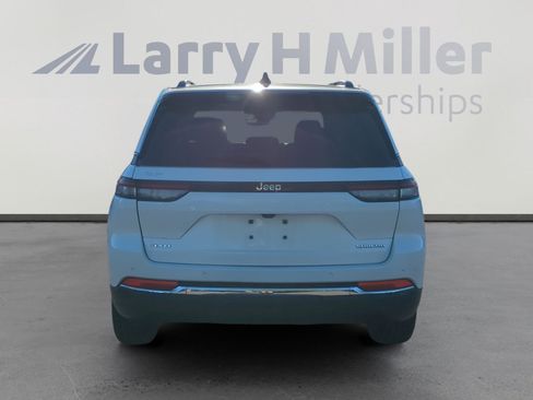 Certified 2023 Jeep Grand Cherokee Laredo image 4