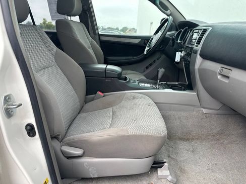 Used 2007 Toyota 4Runner SR5 AWD/4WD image 29