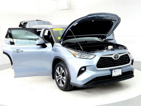 Used 2022 Toyota Highlander XLE image 9