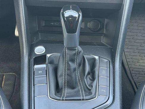 Used 2022 Volkswagen Tiguan SE R-Line FWD image 16
