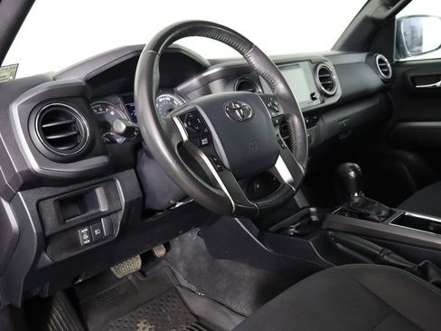 Used 2019 Toyota Tacoma TRD Off-Road w/ TRD Premium Off Road Package image 17