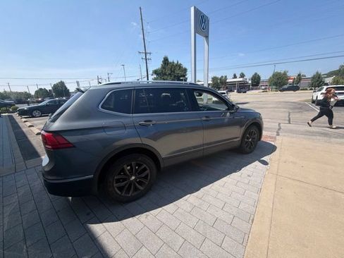 Used 2024 Volkswagen Tiguan SE w/ Panoramic Sunroof Package FWD image 11