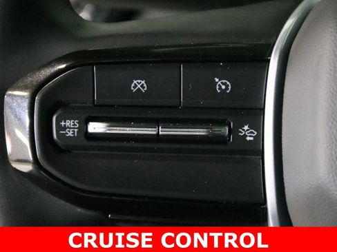 Used 2024 Chevrolet Colorado Z71 w/ Z71 Convenience Package 2 image 16