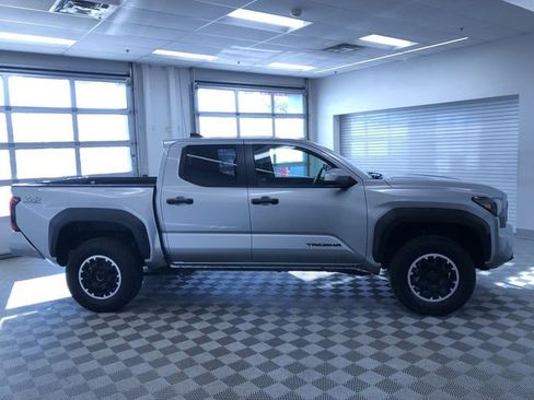 Used 2024 Toyota Tacoma TRD Off-Road image 6