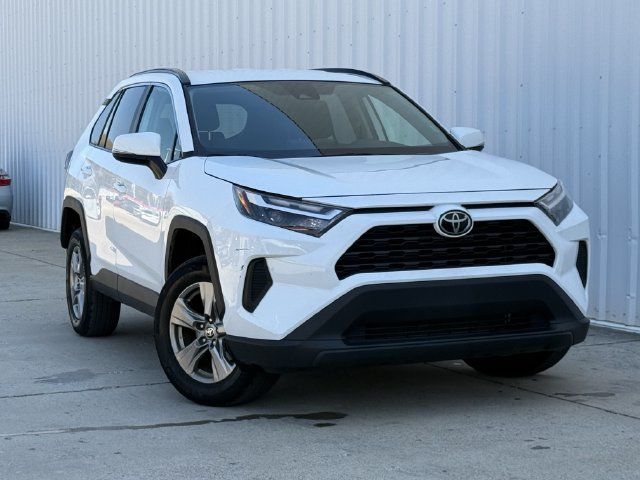 Used 2025 Toyota RAV4 XLE FWD image 2