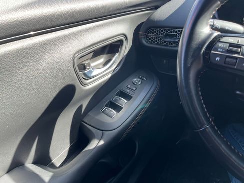 Used 2025 Honda HR-V Sport image 18