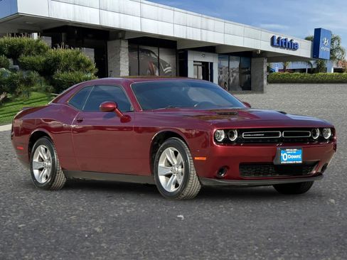 Used 2019 Dodge Challenger SXT image 9