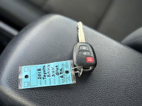 Used 2018 Toyota RAV4 LE image 30