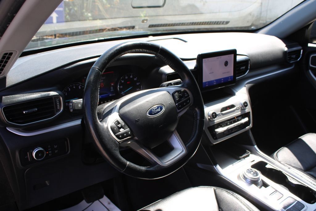 Used 2020 Ford Explorer XLT w/ Equipment Group 202A RWD image 32