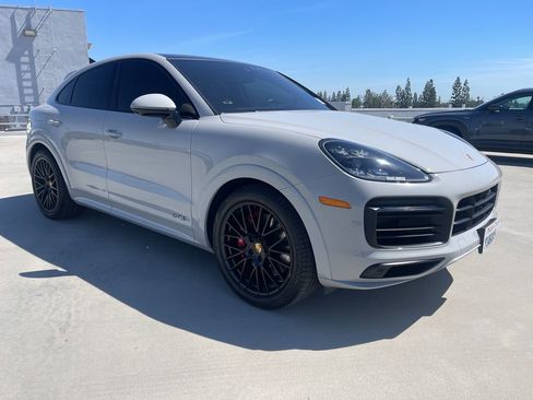 Used 2021 Porsche Cayenne GTS image 3