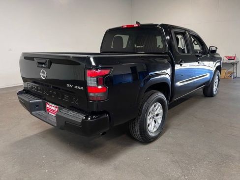 Used 2024 Nissan Frontier SV AWD/4WD image 3