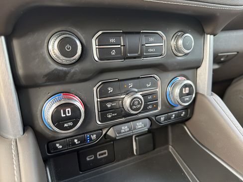 Used 2023 GMC Yukon SLT w/ SLT Luxury Package RWD image 28