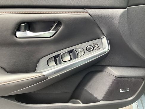 Used 2025 Nissan Sentra SR w/ SR Premium Package image 10