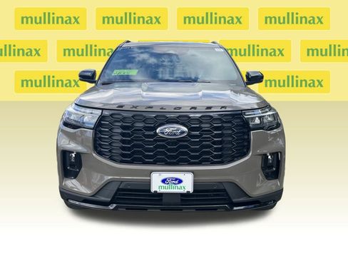 New 2026 Ford Explorer ST-Line w/ ST-Line Street Pack image 16