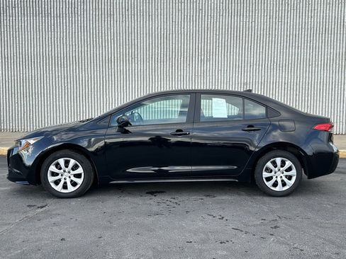 Used 2024 Toyota Corolla LE image 2