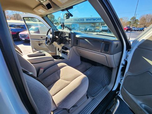 Used 2005 Chevrolet Avalanche 2500 LS w/ Preferred Equipment Group image 9