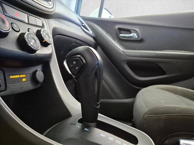 Used 2022 Chevrolet Trax LS w/ Tint and Cruise Package AWD/4WD image 10