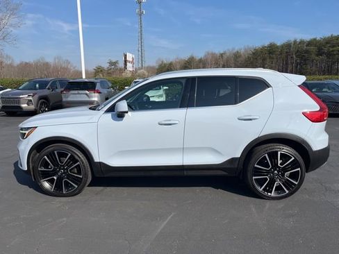 Used 2024 Volvo XC40 B5 Plus w/ Protection Package Premier image 12