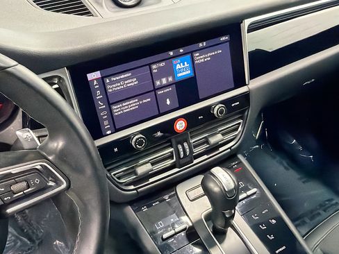 Certified 2023 Porsche Macan AWD/4WD image 26