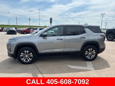 Used 2025 Chevrolet Equinox LT FWD image 3