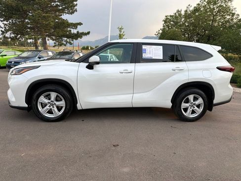 Used 2024 Toyota Highlander LE AWD/4WD image 4