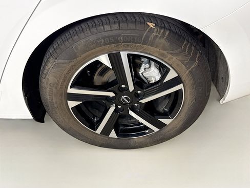 Used 2024 Nissan Sentra SV FWD image 35