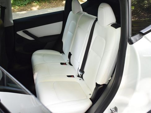 Used 2021 Tesla Model Y 2WD image 17