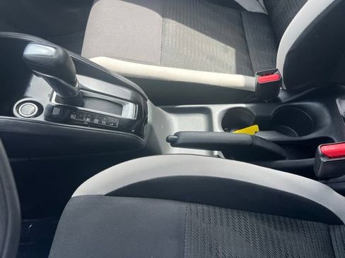 Used 2021 Nissan Versa SV FWD image 16