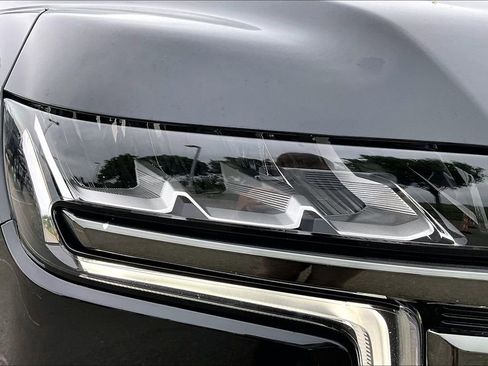 Used 2021 Chevrolet Tahoe Z71 AWD/4WD image 32