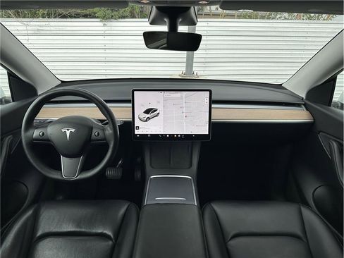 Used 2021 Tesla Model Y Long Range AWD/4WD image 18