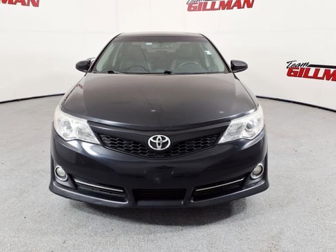 Used 2014 Toyota Camry SE FWD image 2