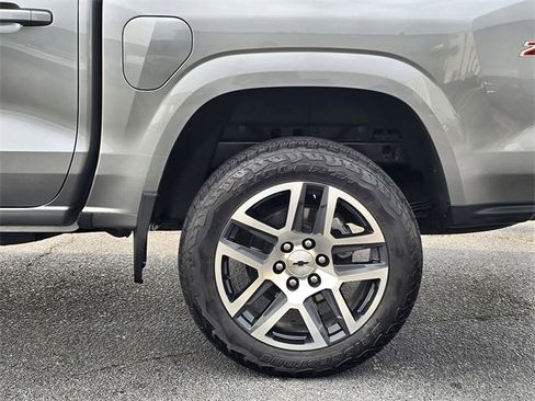 Used 2024 Chevrolet Colorado Z71 w/ Z71 Convenience Package 2 image 12