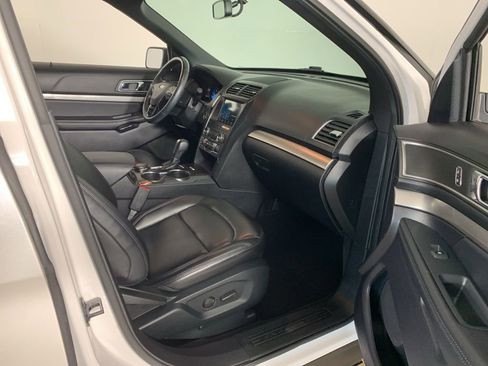 Used 2019 Ford Explorer XLT w/ Equipment Group 202A image 38