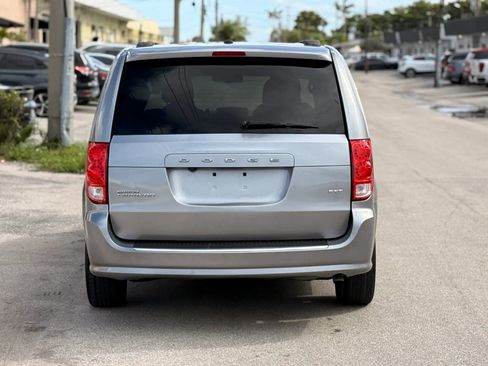 Used 2016 Dodge Grand Caravan SXT w/ UConnect Hands-Free Group FWD image 6