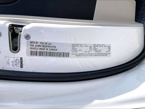 Used 2023 Chrysler Pacifica Touring-L FWD image 17
