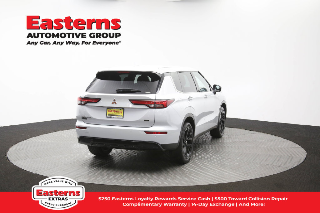 Used 2023 Mitsubishi Outlander SE Black Edition AWD/4WD image 41