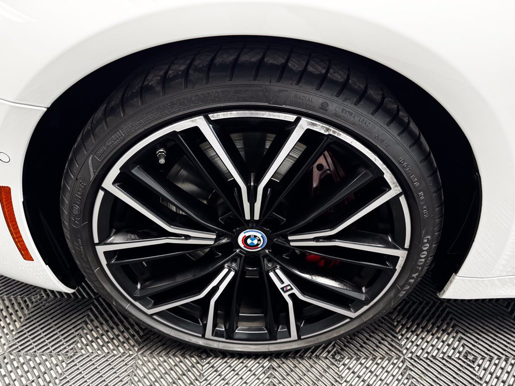 Used 2023 BMW M550i xDrive w/ Executive Package AWD/4WD image 21